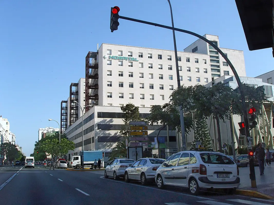 Edificio del Hospital Puerta del Mar (Cádiz)
